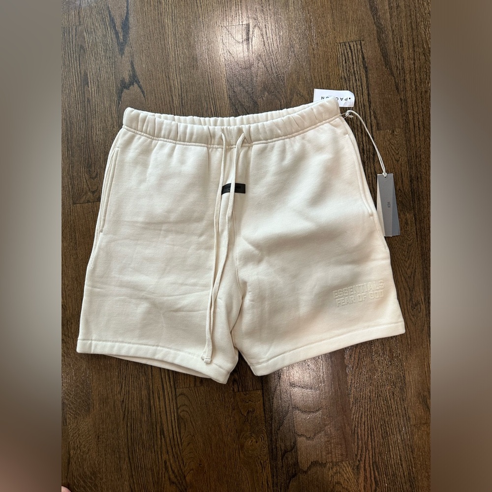 NWT Mens FOG Essentials shorts
